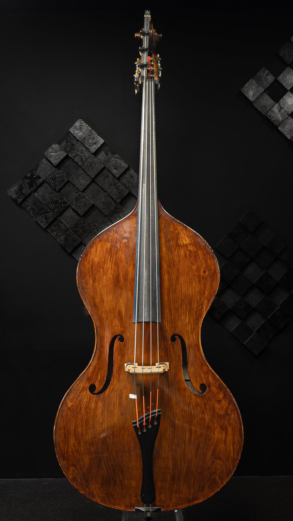 Pear shaped online string instrument