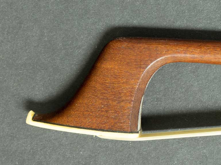 W. Seifert チェロ弓 ケース付き W.Seifert Cello Bow – Kolstein Music